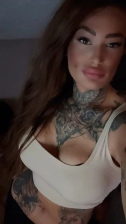 Deutsches Tattoo Model Lilli