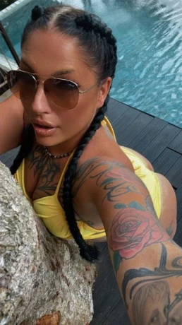 Curvy Chayenne