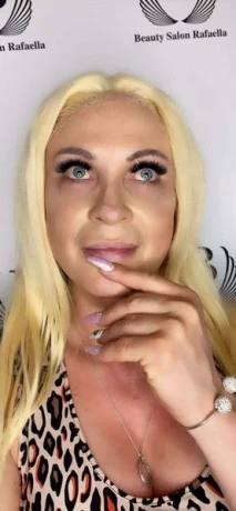 Neu Trans Queen Beyonce