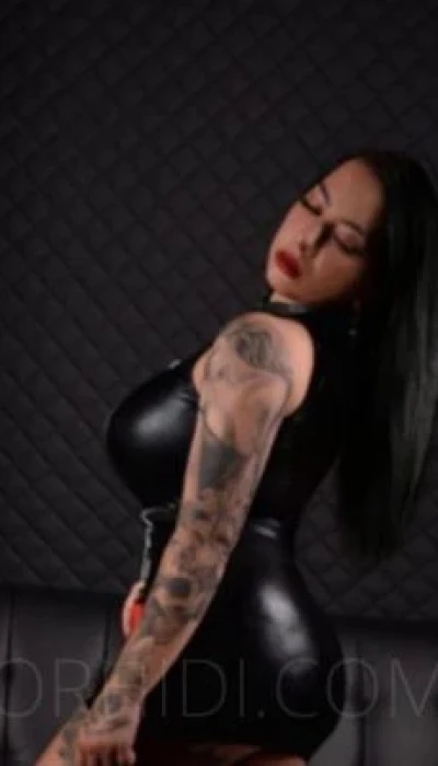 BIZARR-EROTIK LADY CORA