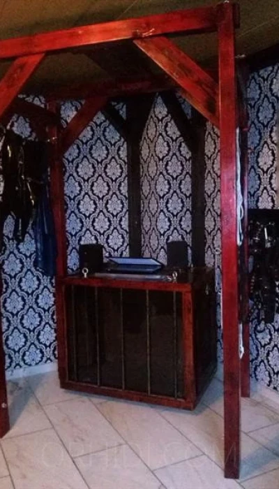 MISS AMANDA