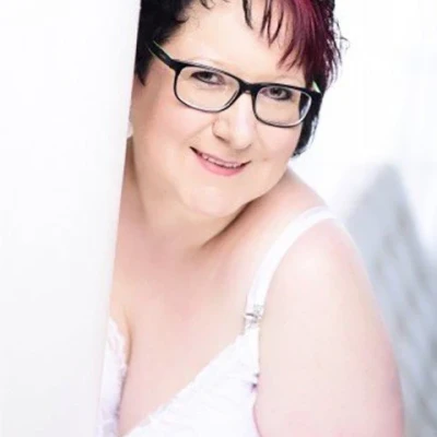 Lilly (35) - Plus Size Modell