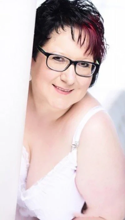 Lilly (35) - Plus Size Modell