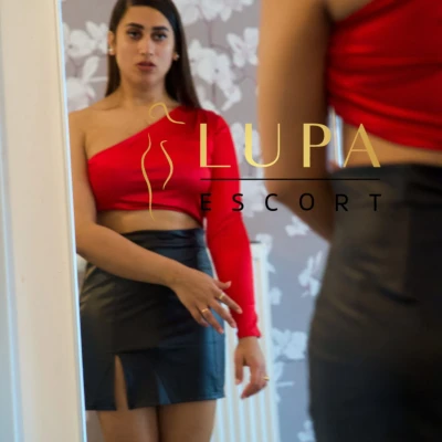 Sarah Lupa Escort
