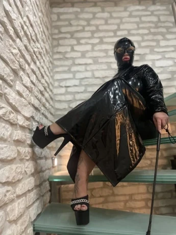 Bizarr Lady Carmen