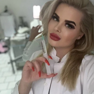 Jungdomina Lady Lucia Lucifa