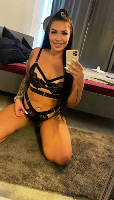 Zoe Party Girl 18