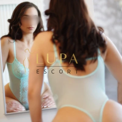 Elisa Lupa Escort