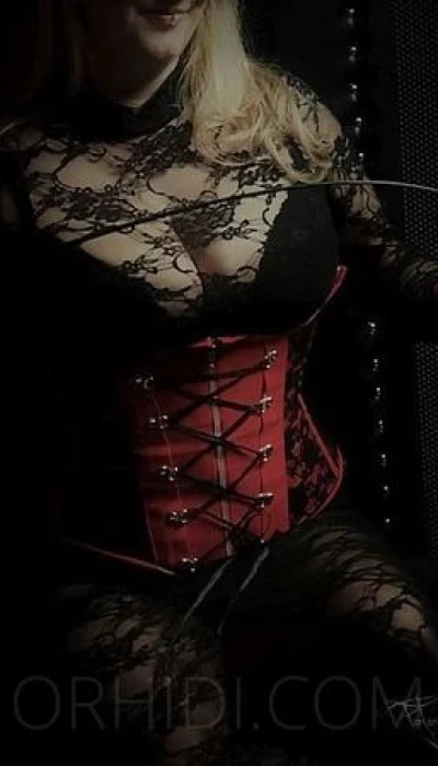 Switcherin Lana Xtrem im Studio Centric