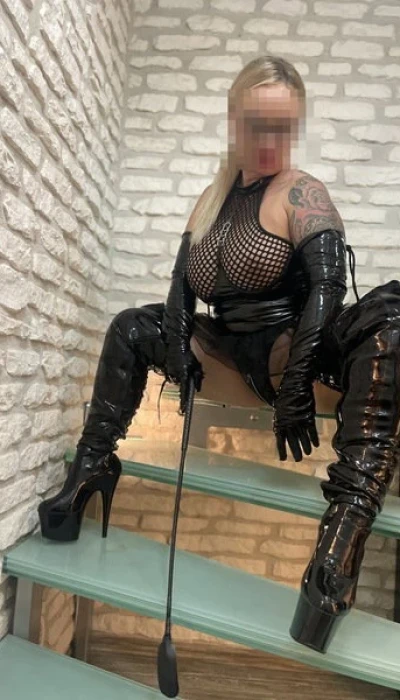Bizarr Lady Carmen