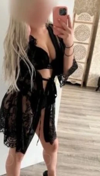 WUNDERSCHÖNE BLONDINE! SEXI ROSA!