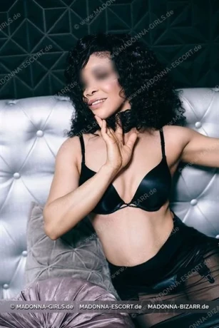 KELIS - MADONNA-ESCORT A. BESUCHBAR