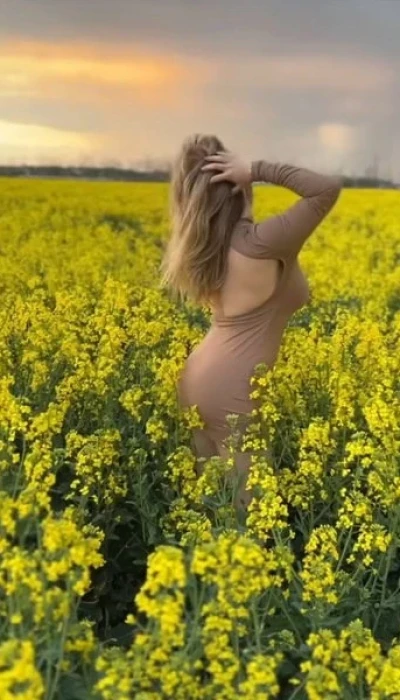 Selena Top Service2