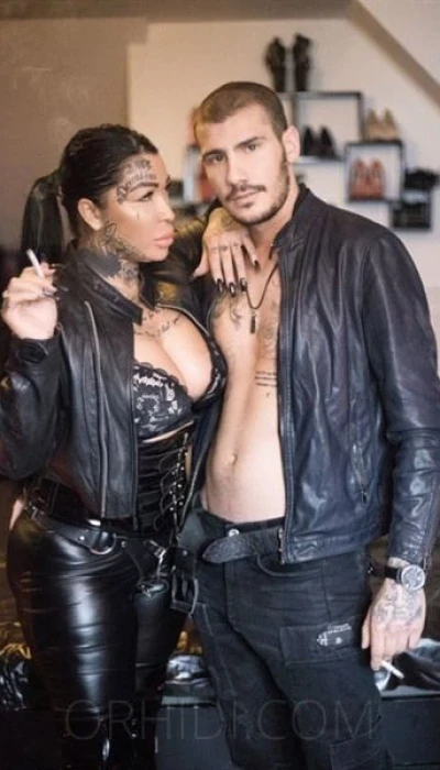 Domina Vicky