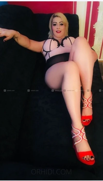 Bi-girls Desi  & Roksana