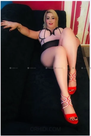 Bi-girls Desi  & Roksana