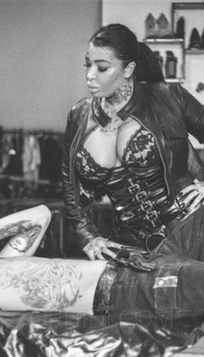 Domina Vicky