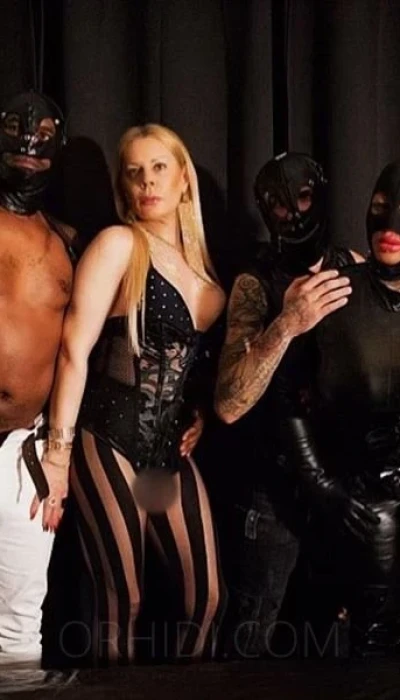 Domina Vicky