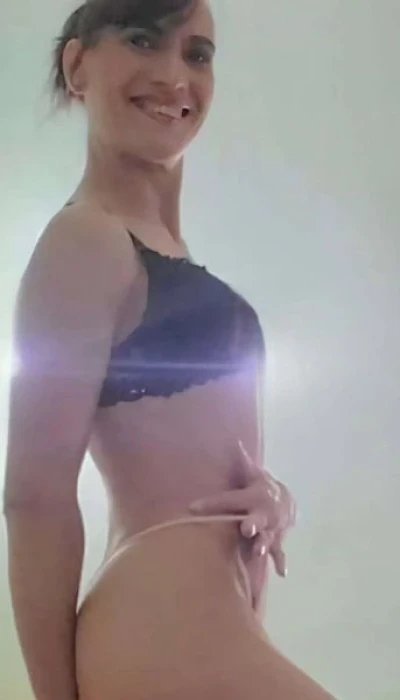 Skinnysportliche Gina