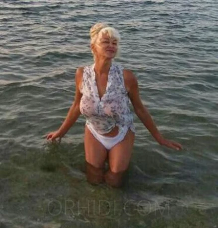 SOPHIE HAUSFRAU MIT SEXY RAUER STIMME