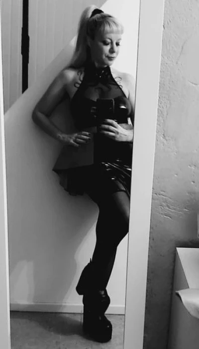 Bizarrlady Annabel Schöngott