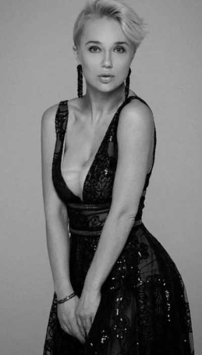 Sorana Feurige Blondine