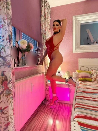 Karla Im Casa Bella 4