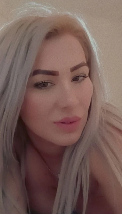 Hot Roxy