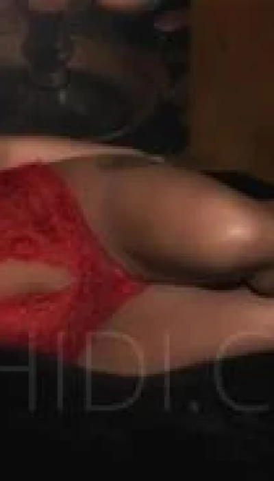 Aida die MILF im Wellness Paradies