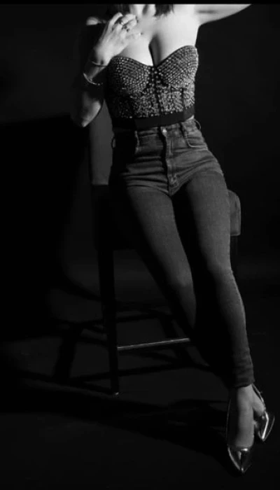 Andrea Nur Escort