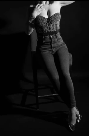 Andrea Nur Escort