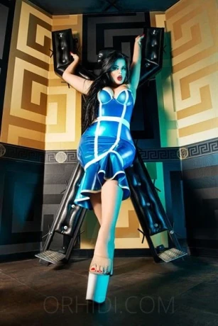 Jungdomina Lady Lucia Lucifa