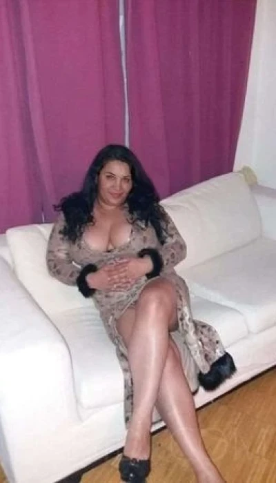 Yazmin geil - sehr üppig
