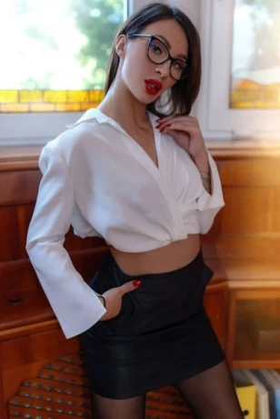 Lady Alira De Vil Im Studio Centric