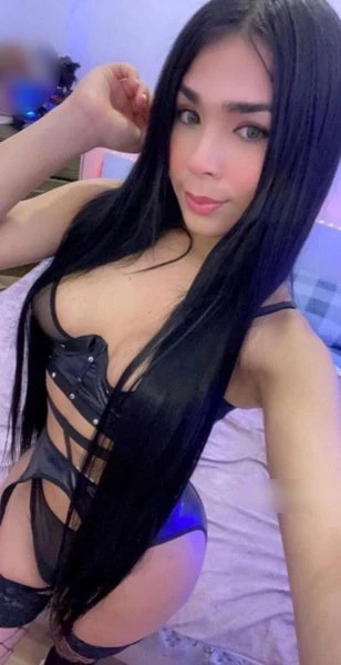 TS Mia Mega