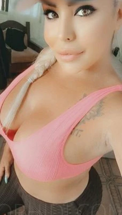VOLLBUSIGE PORNOQUEEN TS DANYELLA!