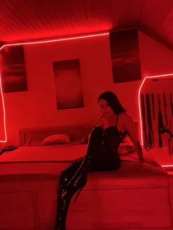 Mistress  Mel