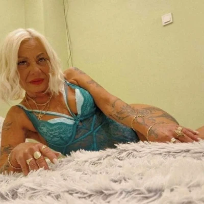Roxy reife Blondine - GANZ NEU