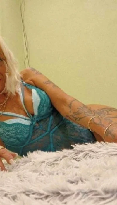 Roxy reife Blondine - GANZ NEU