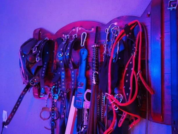 NEU! Domina - nur Hotel möglich!