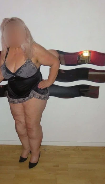 Bea Nacktfrisorin Wieder Da