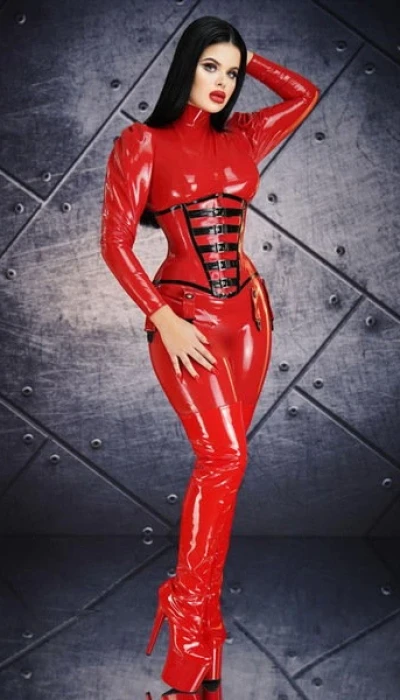 Jungdomina Lady Lucia Lucifa