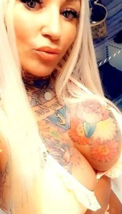 Tattoomodel Gina blond P*rno