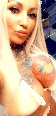 Tattoomodel Gina blond P*rno
