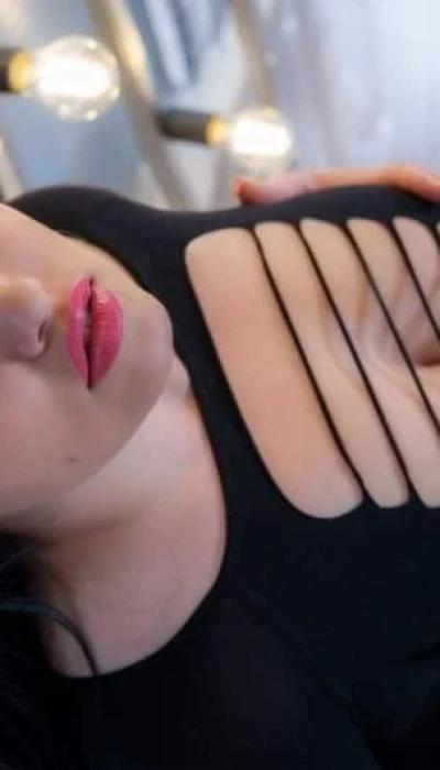 Sexy Selena4
