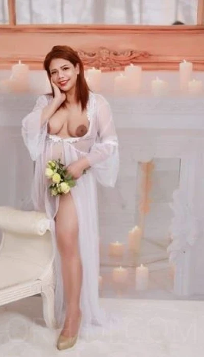 Sara AV Top Massage
