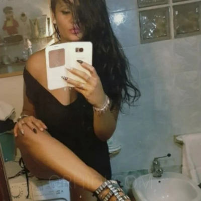 Lisa latina fuego