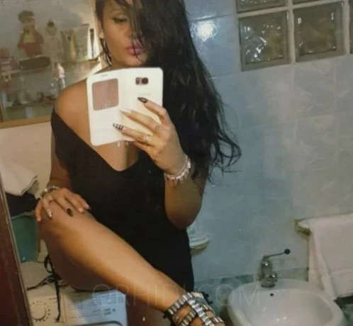 Lisa latina fuego