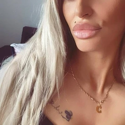 Blonde Beauty Amalia