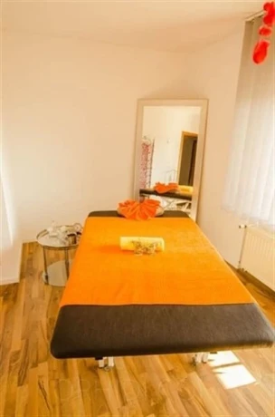 China- Japan-Massage
